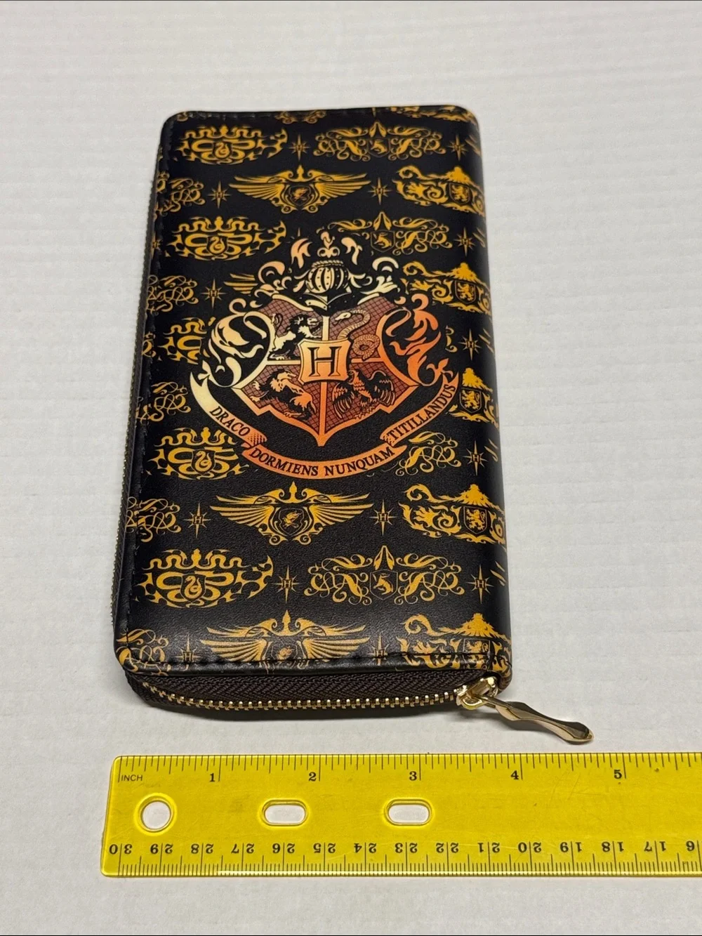 Hogwarts Harry Potter Zip Wallet in Black and Gold NWT